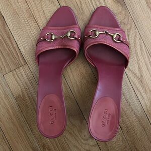 Vintage Gucci pink heels